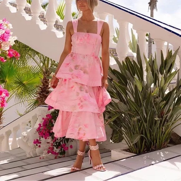 NWT Gianni Bini x Shea Leigh Mills Dolly Printed Sateen
Tiered Midi Dress - Picture 4 of 10